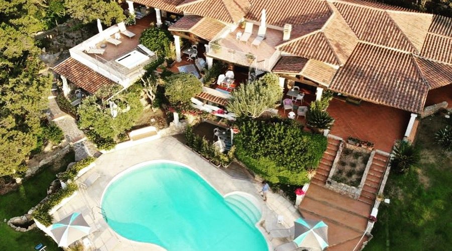 Exclusive Art Suites and Events, private bar and restaurant, panoramic bar, park and swimmingpoo