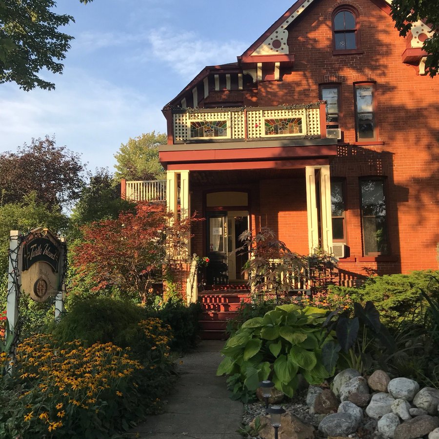 Betty And Tonys Waterfront Bed And Breakfast Ontario Canada