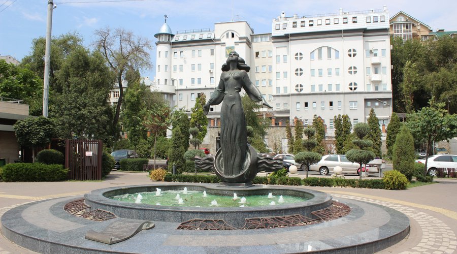 Памятник Ростовчанка