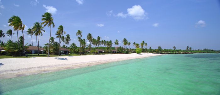 https://dynamic-media-cdn.tripadvisor.com/media/photo-o/14/71/a3/dd/beach-area.jpg?w=700&h=-1&s=1