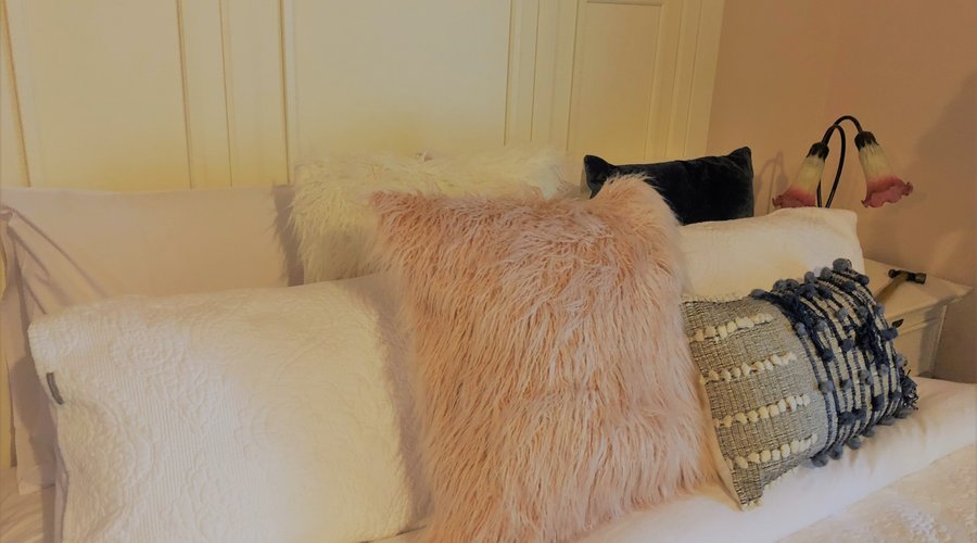 Enjoy a romantic night in Magnolia Cottage
