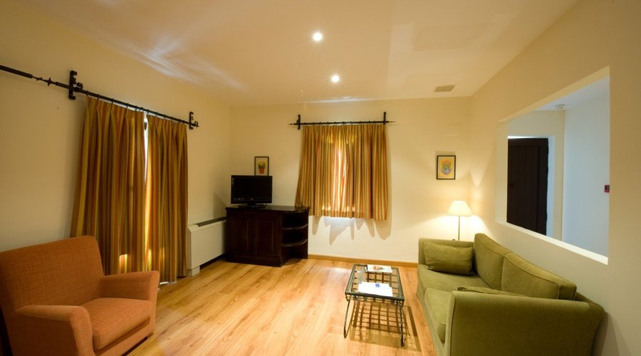 Salón de habitación familiar. Balneario Cervantes, Ciudad Real. Relais Termal, Balnearios Autént