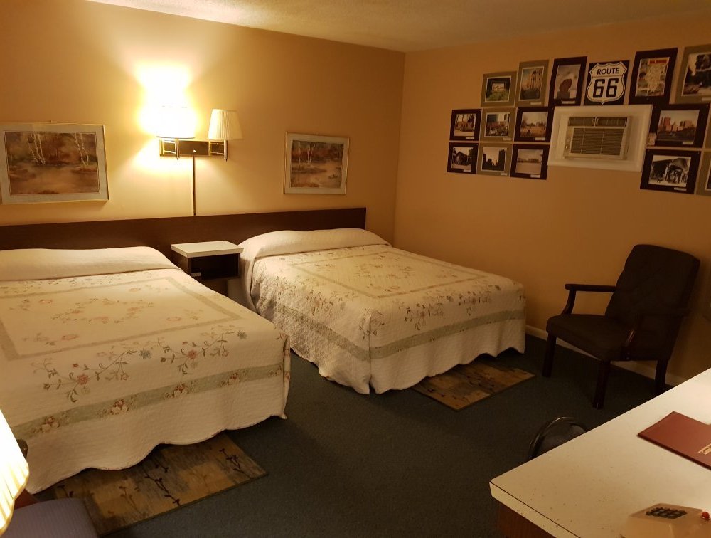 Munger Moss Motel by null