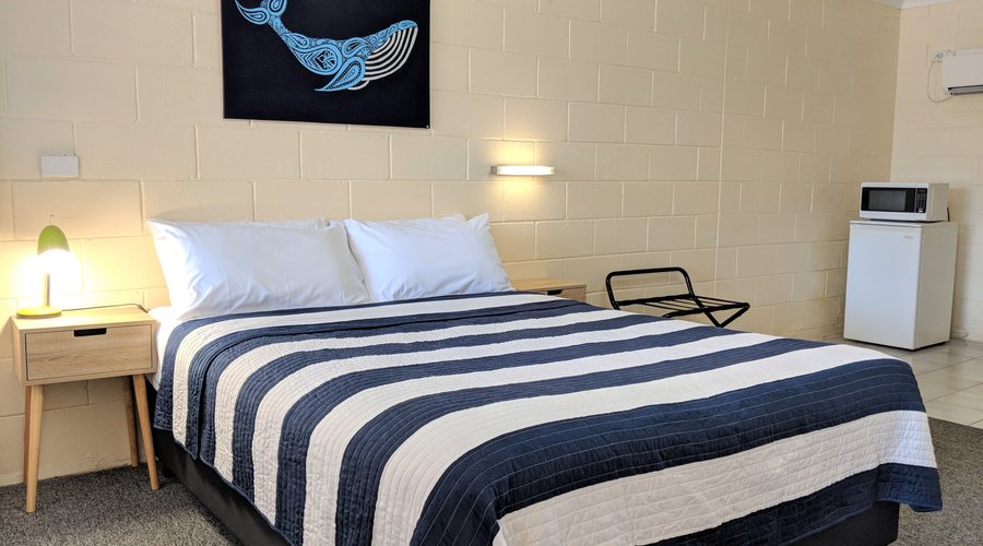 Queen Room - 1 Queen Bed