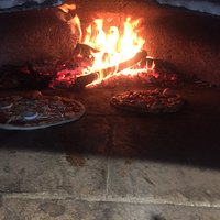 Pizza au feu de bois