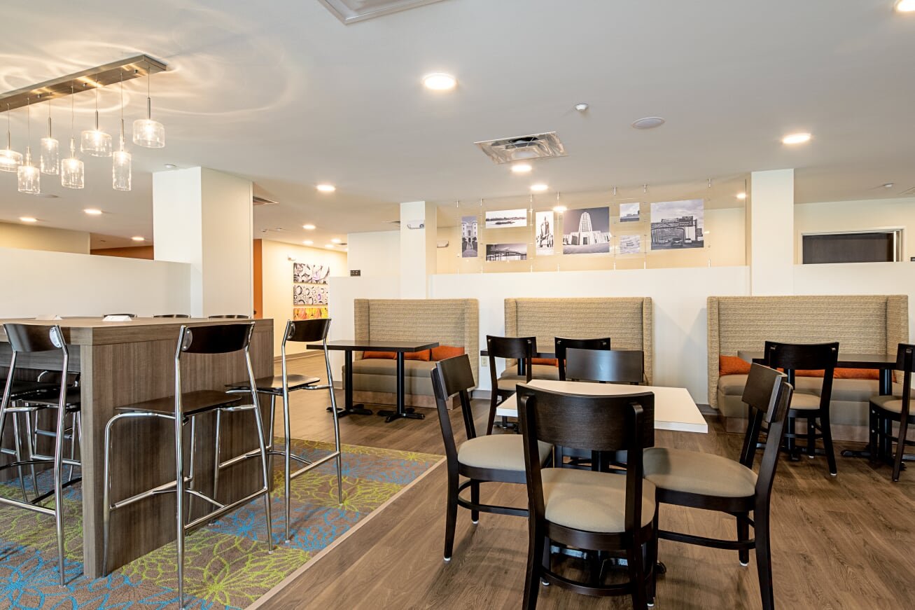 MAINSTAY SUITES GEISMAR GONZALES Prices Hotel Reviews LA   Breakfast Area 