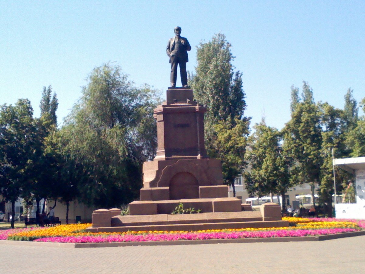 Памятник Ленину на площади Революции защитили от сноса сентябрь г - 24 сентября - ру