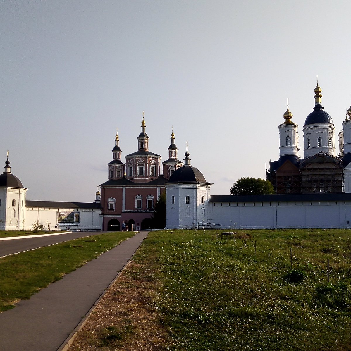 Супонево. Свенский монастырь 2022. Артосы Свенский монастырь. Территория Свенского монастыря.