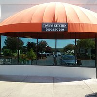 Tonys Kitchen es un restorante mexicano ubicado en el poligono de Napa, muy buen lugar para almo