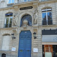 La façade et les cariatides