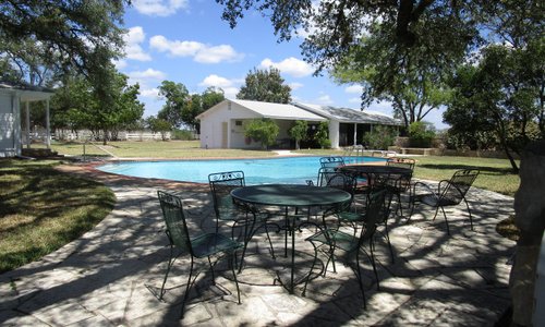 stonewall park pool