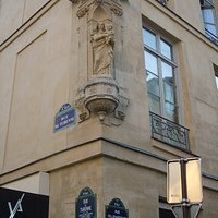 La sculpture sur son socle