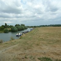 Utsikt vid Halfpenny Bridge i Lechlade