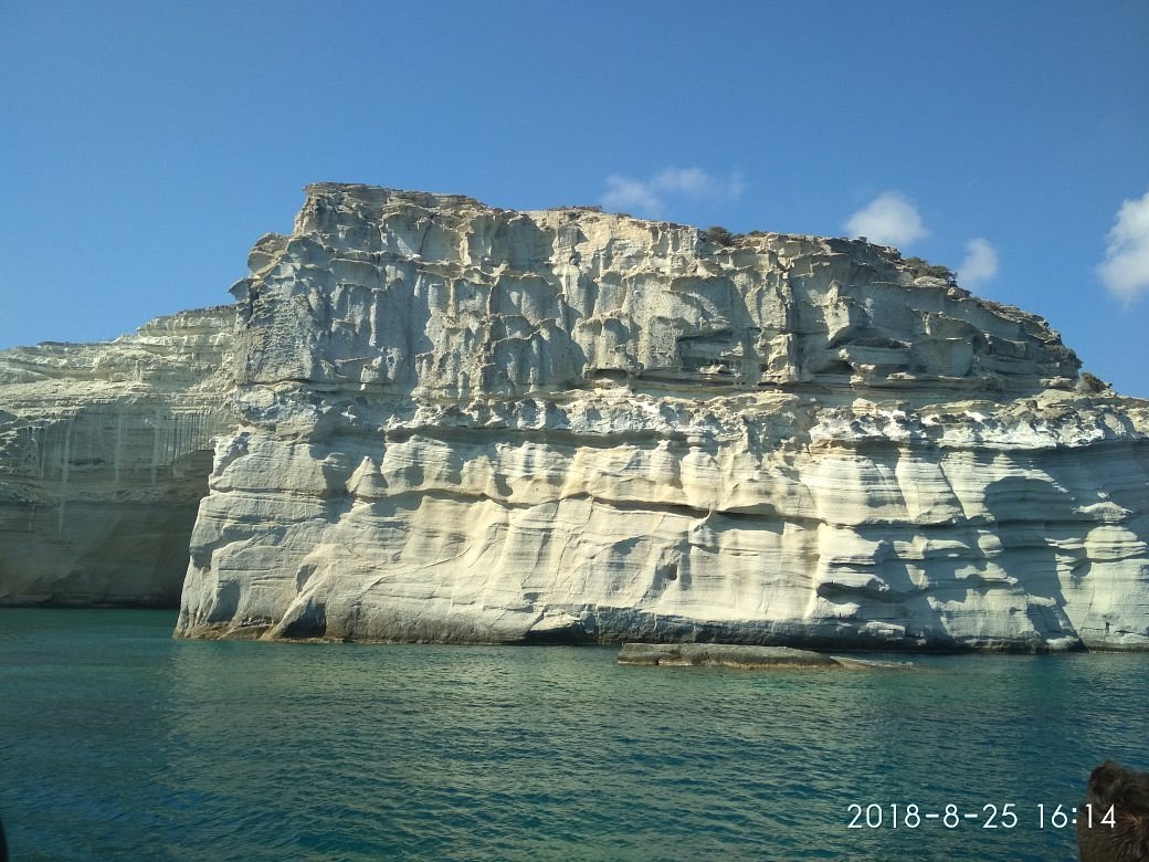 delfina boat tour milos