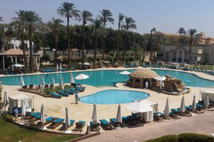 Pool & Beach