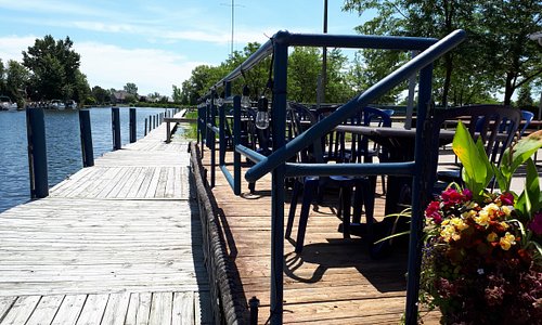Pull your boat right up to the outdoor patio.