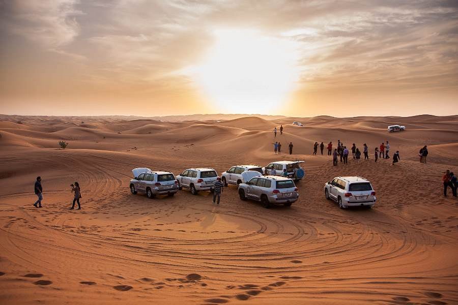 Сафари дубай. Сафари в пустыне Дубай. Сафари Дубай экскурсия. Desert Safari Dubai. Джиппинг в пустыне Дубай.