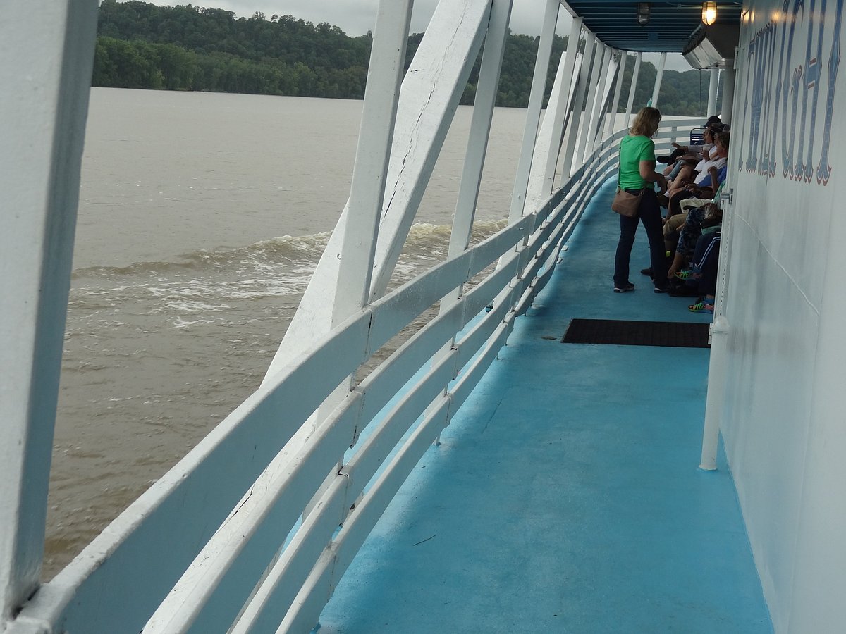 riverboat cruises in dubuque iowa
