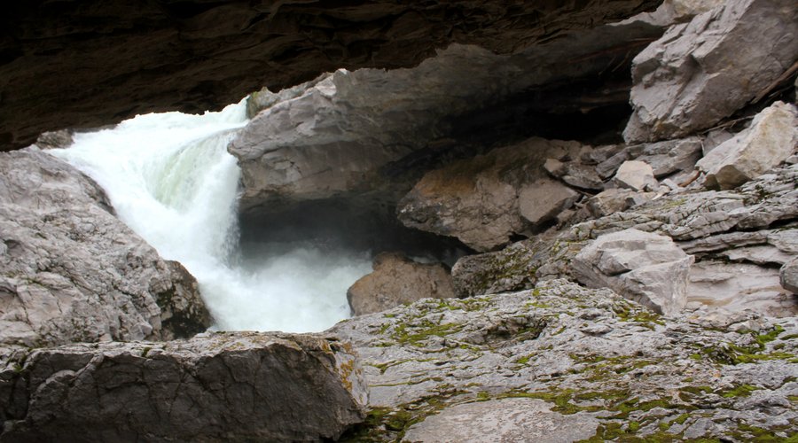 Main Boulder River swallowed by Natural Bridge