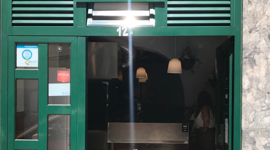 O melhor sitio para vir buscar o seu almoço ou jantar é no Frango e não só! 