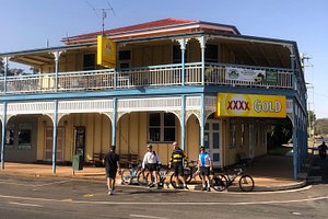 Learn to play bridge at Toogoolawah Hotel