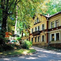 Forsthaus mit Biergarten.