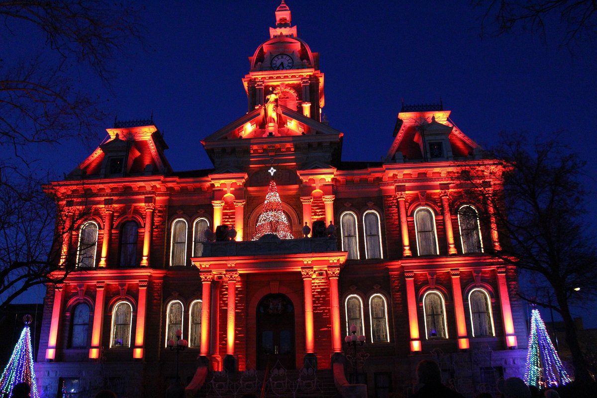 Guernsey County Ohios Courthouse Christmas Light Display 2022 Guernsey County Courthouse, Cambridge - Tripadvisor