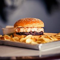 Costela Burguer com Batata Chips