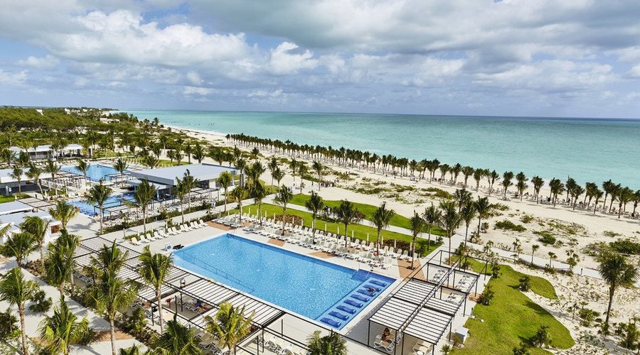 Pool & Beach view