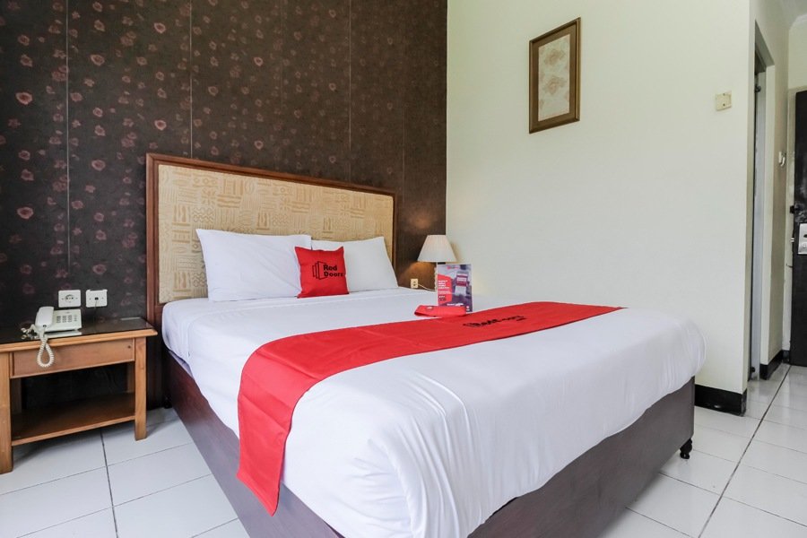 REDDOORZ PLUS NEAR GRAGE CITY MALL (Cirebon) - Hotel Reviews, Photos ...