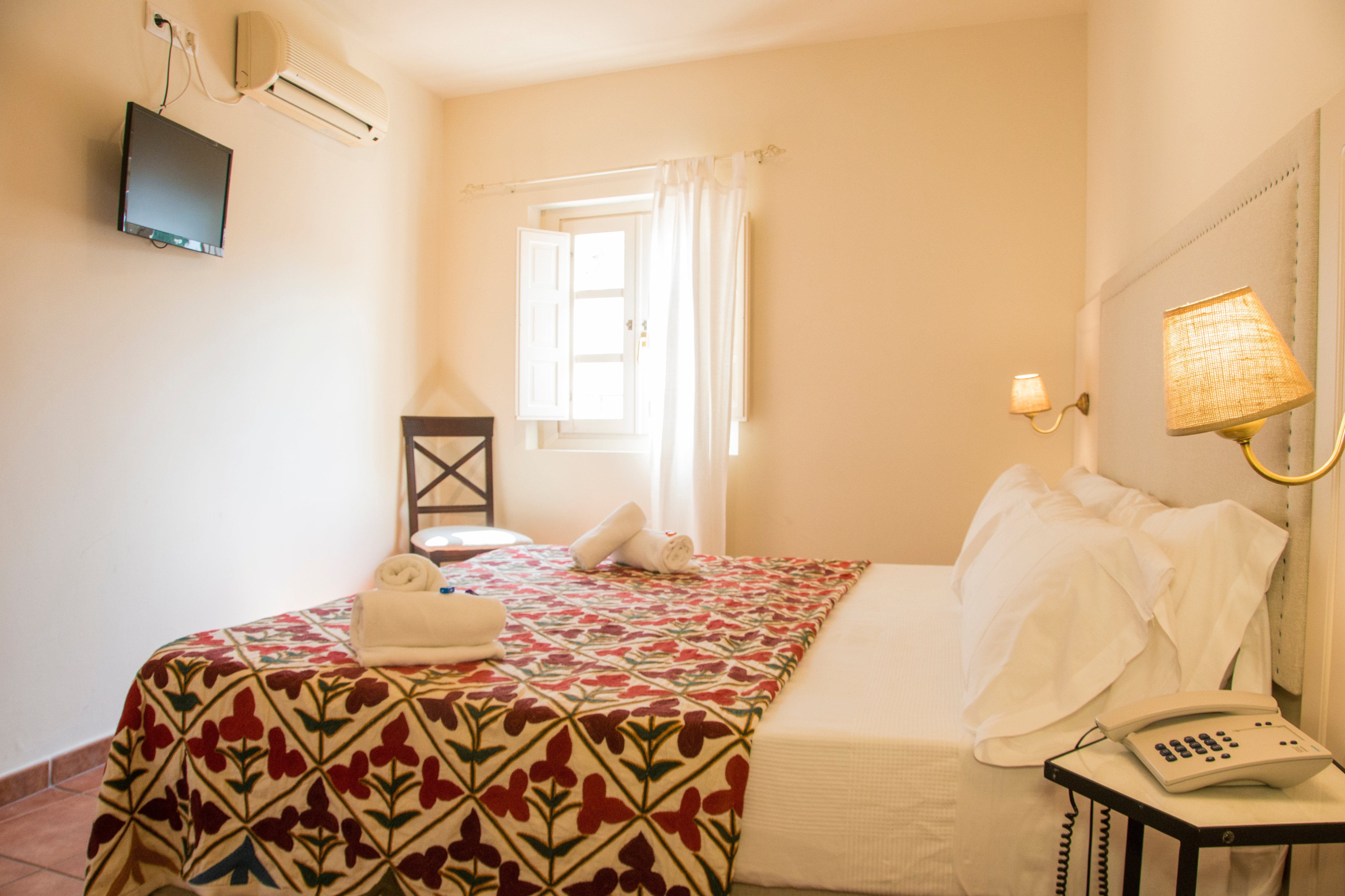 Hostal Callejon Del Agua Rooms: Pictures & Reviews - Tripadvisor