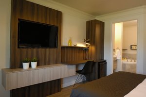 Room & Suite