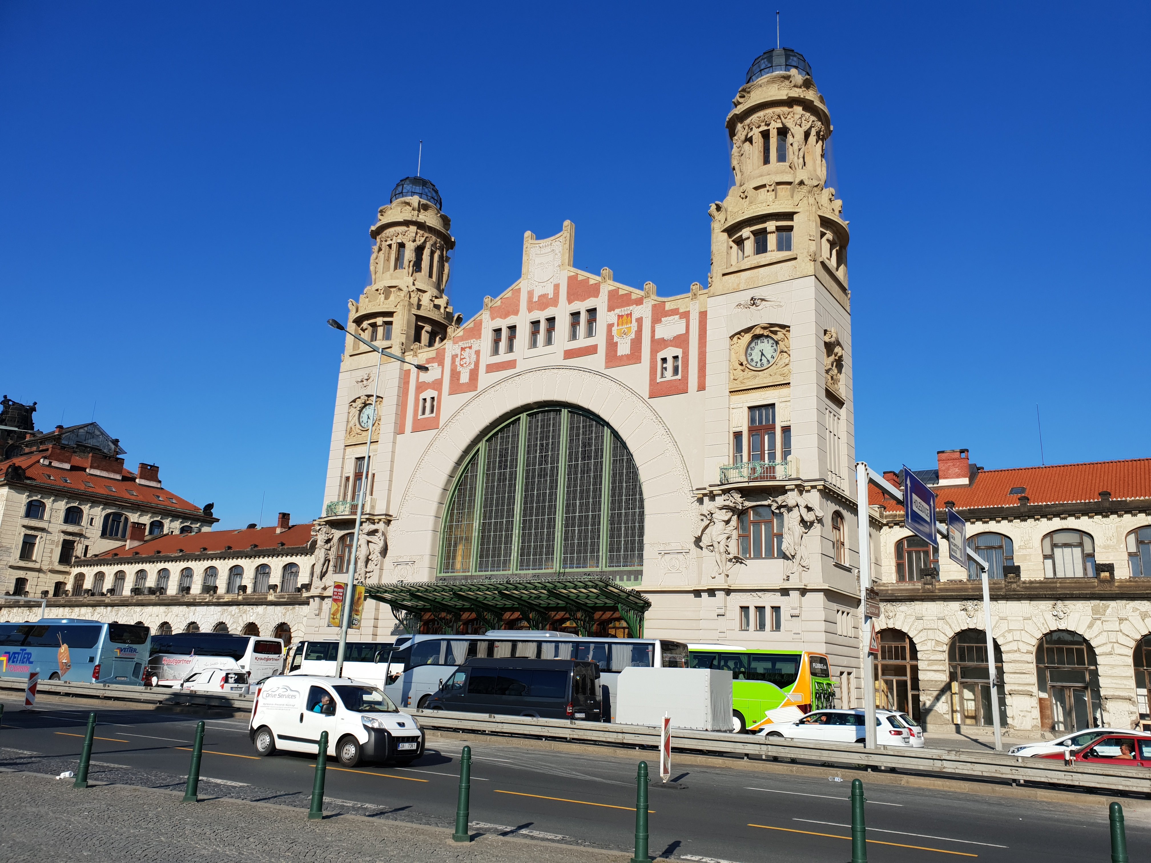 プラハ 本 駅 オファー