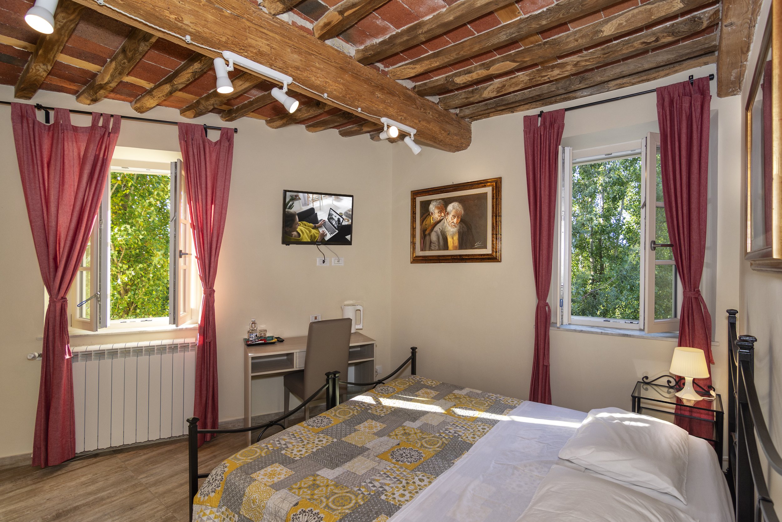 ART GALLERY B&B - Prices & Guest House Reviews (Vorno, Italy)