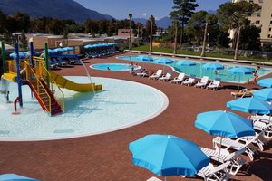 Pool & Beach