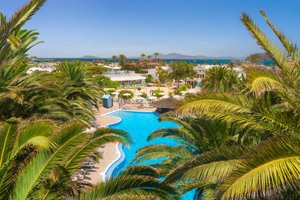 Piscina y playa