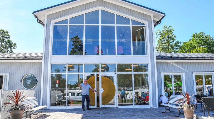 Vårt stora servicehus med SPA, konferens och spelhall