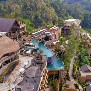 Bird-eye from right wing side of the Resort