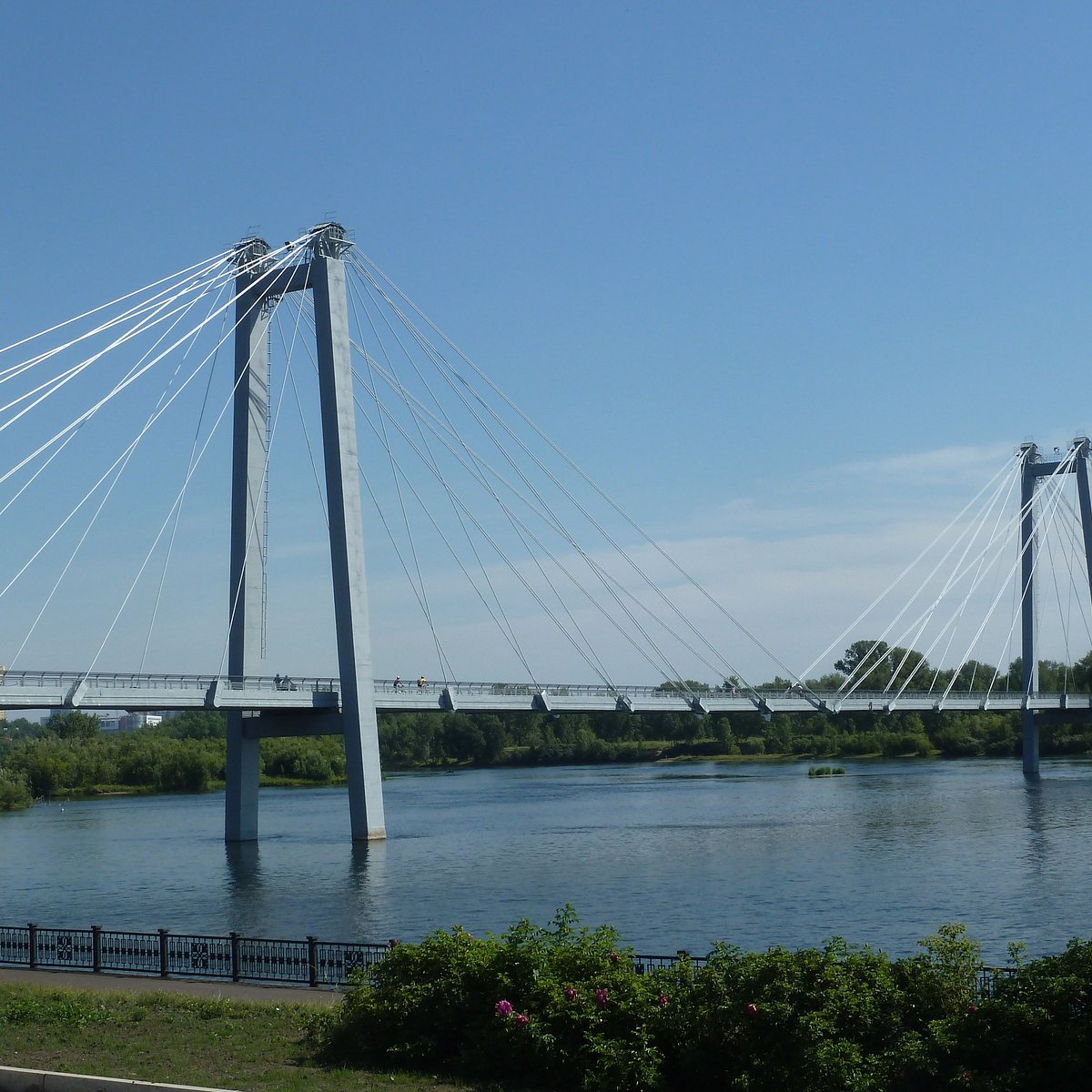 Прогулочный мост в Красноярске