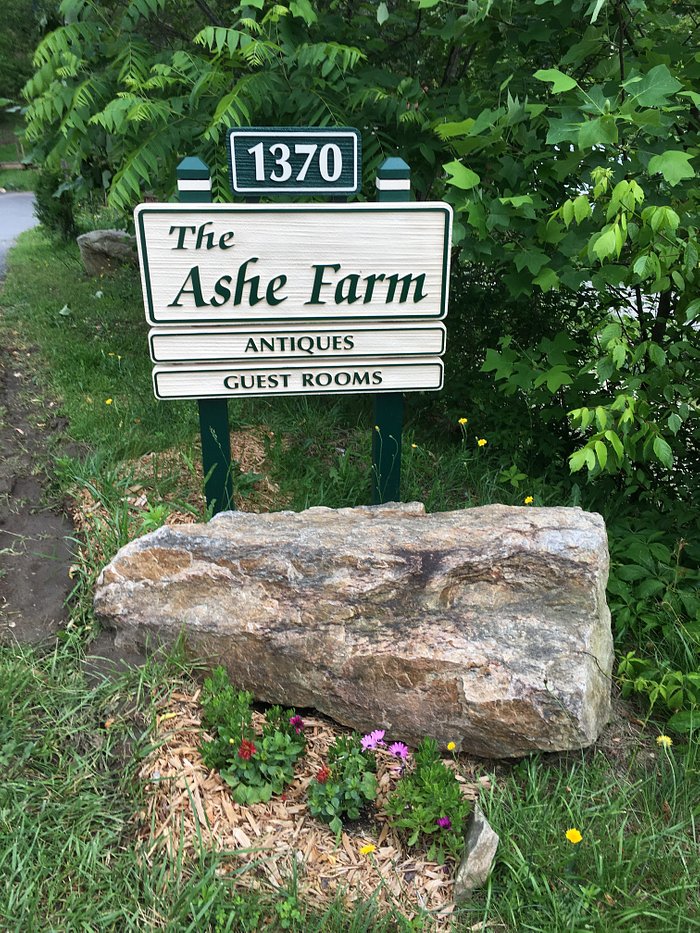 The Ashe Hotel - We think it's a 'giant cookie pan