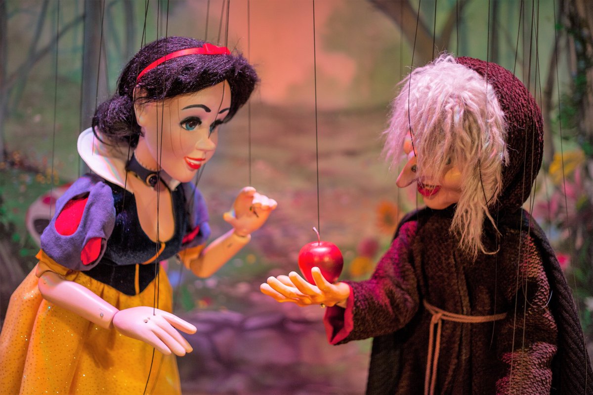 Puppeteer Geppetto marionette