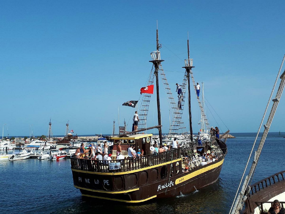Djerba : croisière en bateau pirate vers l'île des flamants