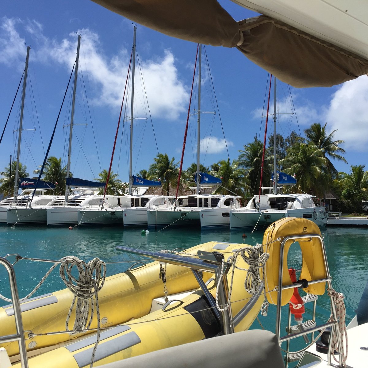 tahiti yacht charter english