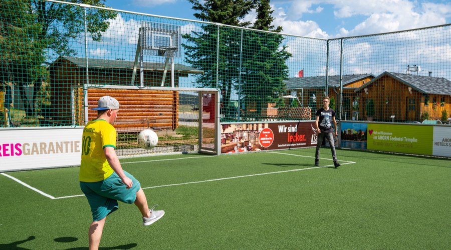 Rummenigge Fußballplatz
