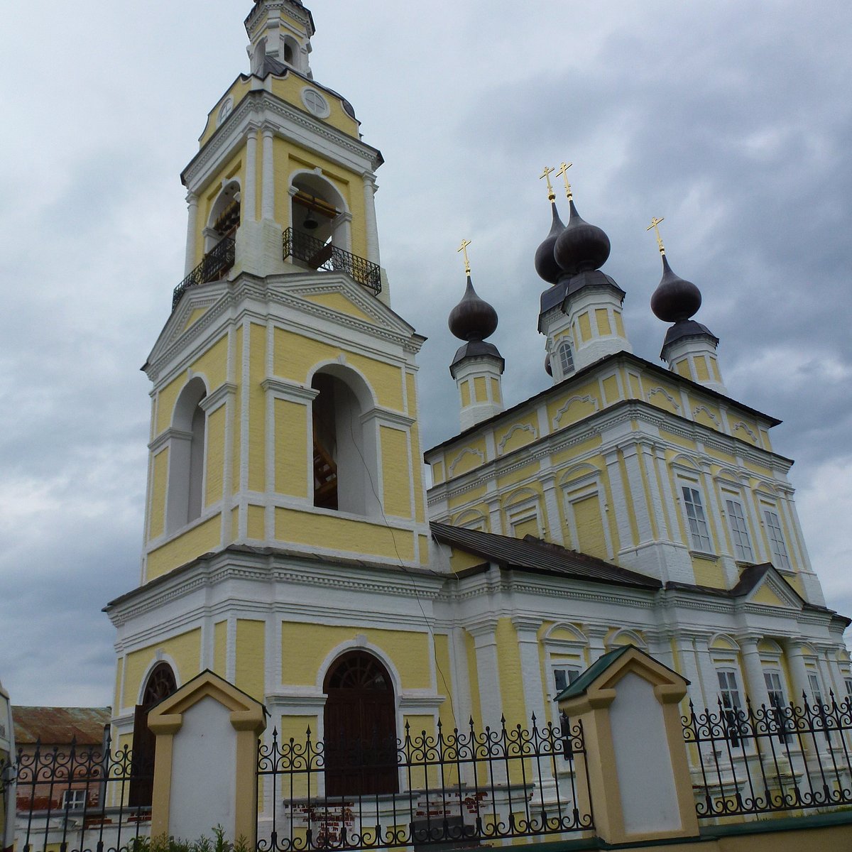 Троицкая и Введенская церкви в Плесе