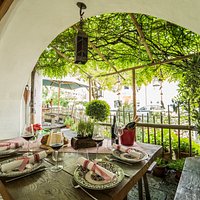 Brotzeit und Wein am Dorfbach
