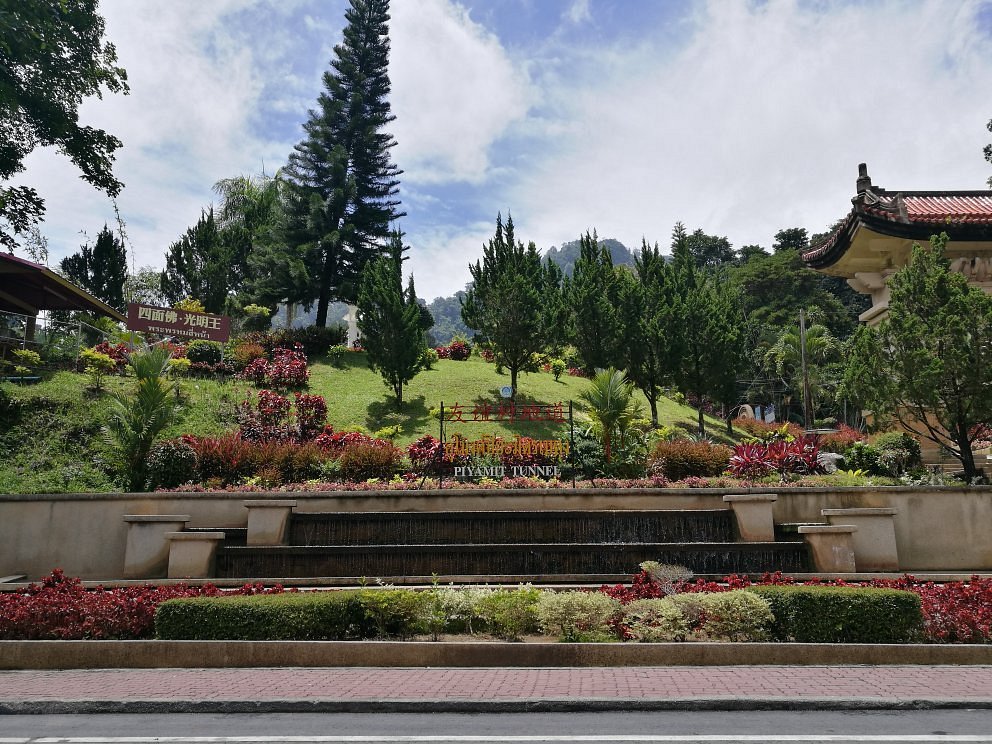 Betong, Thailand I Place must visit in Betong Piyamit Tunnel 