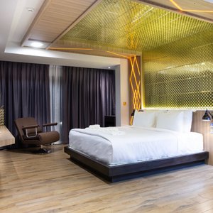 Holatel Suite