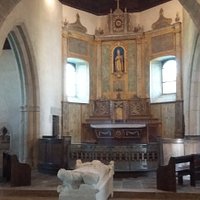 Choeur de l'église et tombeau de Saint Lunaire
