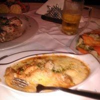 Cazuela Mariscos, Medallones de Pechuga, cerveza...